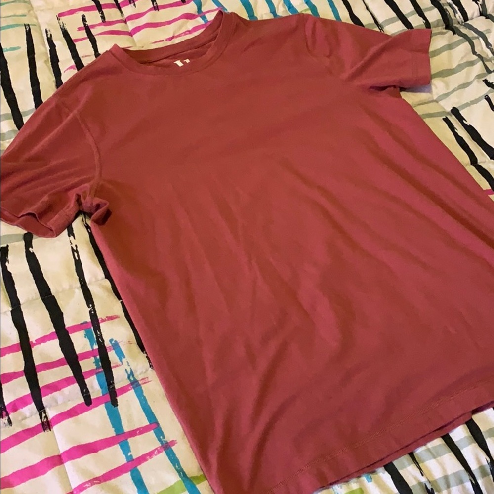 Vuori Tuvalu performance t shirt men's size small